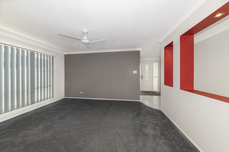 Photo - 17 Grevillea Place, Bridgeman Downs QLD 4035 - Image 5