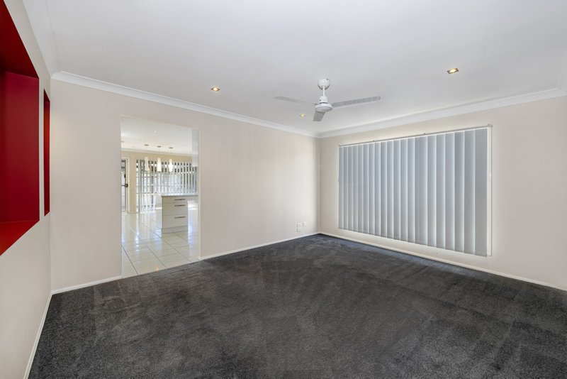 Photo - 17 Grevillea Place, Bridgeman Downs QLD 4035 - Image 8