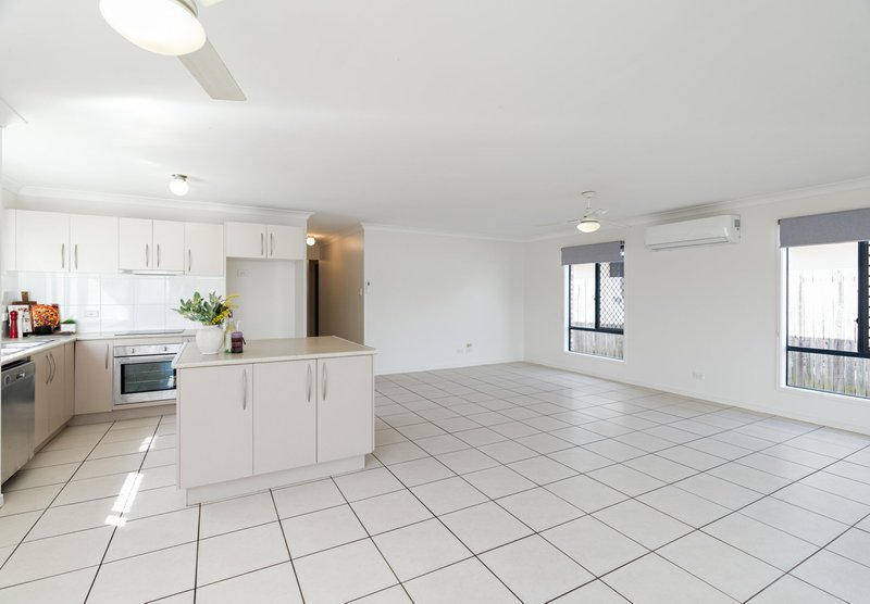 Photo - 17 Griffen Place, Crestmead QLD 4132 - Image 5