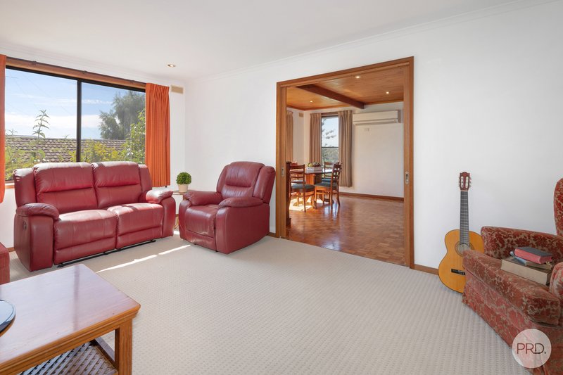 Photo - 17 Hale Avenue, Mount Clear VIC 3350 - Image 4