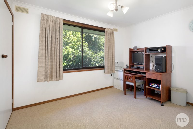 Photo - 17 Hale Avenue, Mount Clear VIC 3350 - Image 5