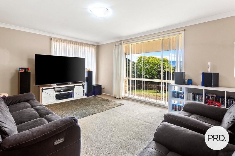 Photo - 17 Hallam Close, Kanahooka NSW 2530 - Image 4