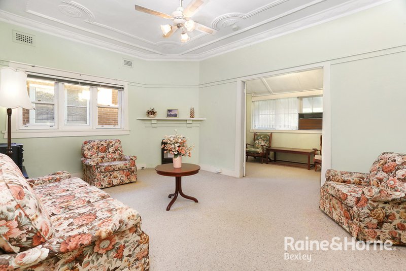 Photo - 17 Halley Avenue, Bexley NSW 2207 - Image 4