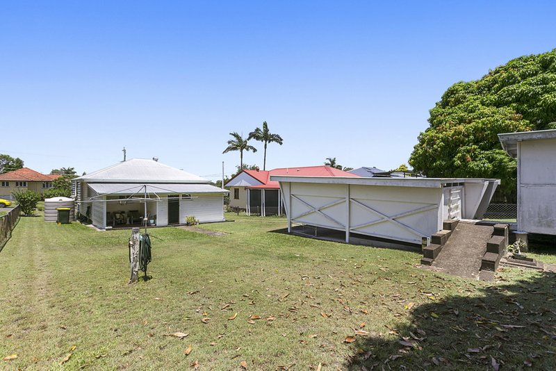 Photo - 17 Hannam Street, Wynnum QLD 4178 - Image 2