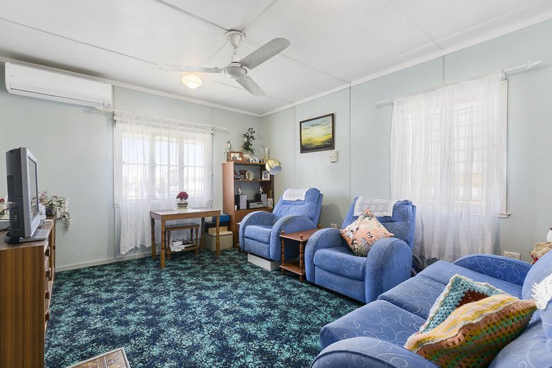 Photo - 17 Hannam Street, Wynnum QLD 4178 - Image 3