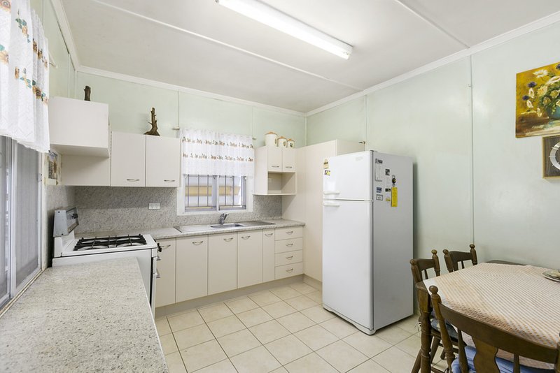 Photo - 17 Hannam Street, Wynnum QLD 4178 - Image 6