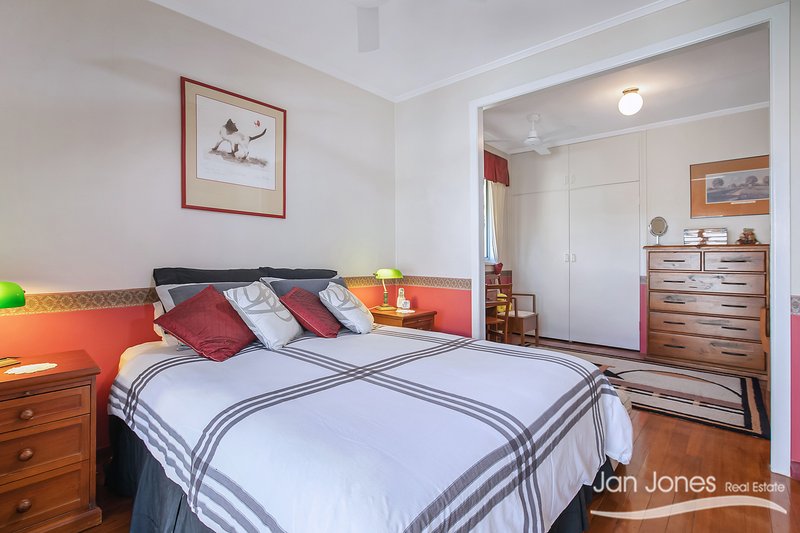 Photo - 17 Hardiman Street, Woody Point QLD 4019 - Image 14