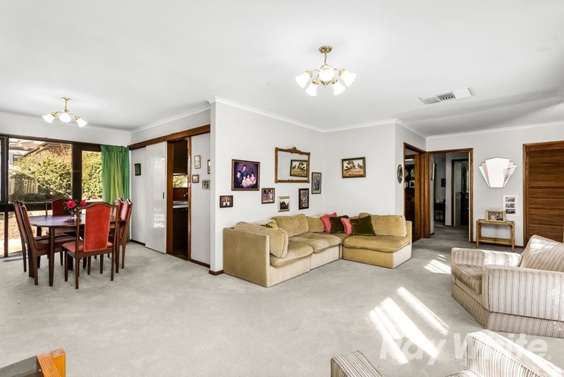 Photo - 17 Harris Crescent, Glen Waverley VIC 3150 - Image 2