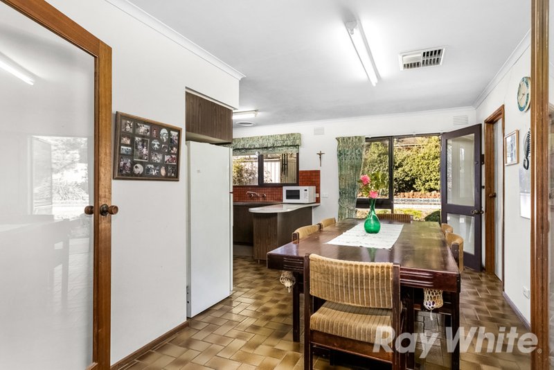 Photo - 17 Harris Crescent, Glen Waverley VIC 3150 - Image 3