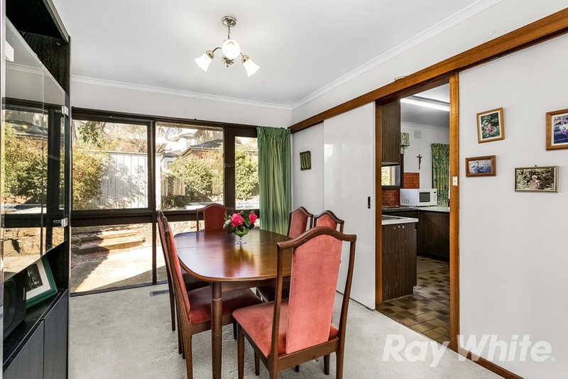 Photo - 17 Harris Crescent, Glen Waverley VIC 3150 - Image 6