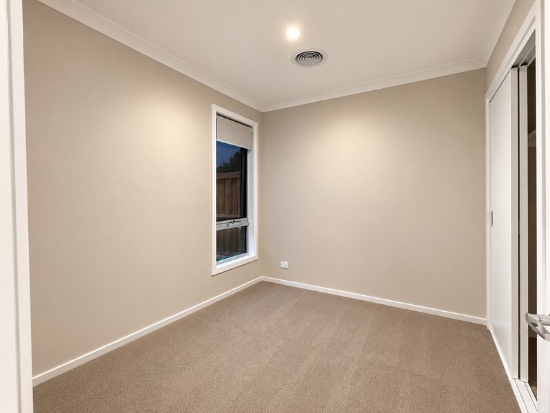 Photo - 17 Hartney Avenue, Pakenham VIC 3810 - Image 5