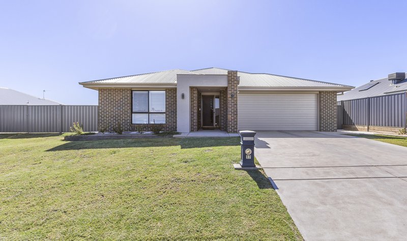 17 Hayes Crescent, Junee NSW 2663