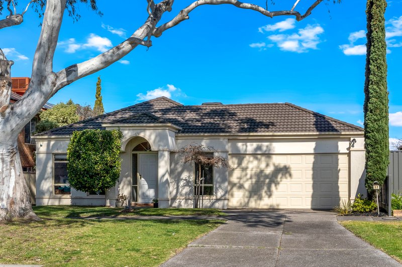 17 Hayfield Road, Roxburgh Park VIC 3064