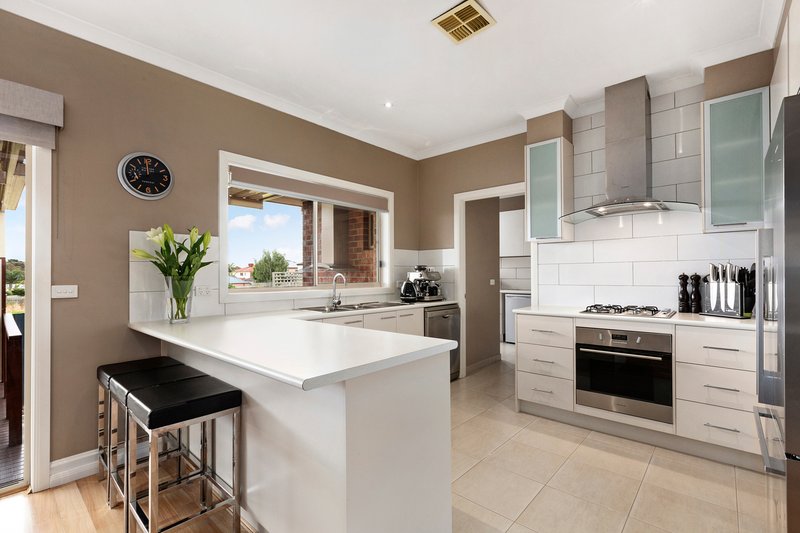 Photo - 17 Heany Park Road, Rowville VIC 3178 - Image 3