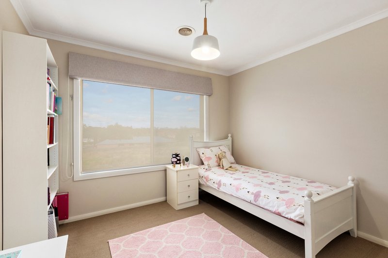 Photo - 17 Heany Park Road, Rowville VIC 3178 - Image 6