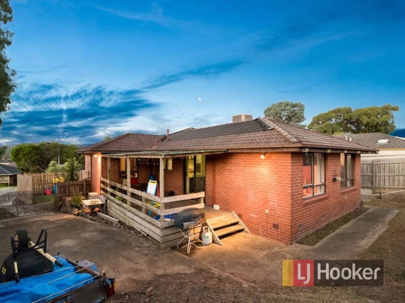 Photo - 17 Heatherdew Close, Endeavour Hills VIC 3802 - Image 11