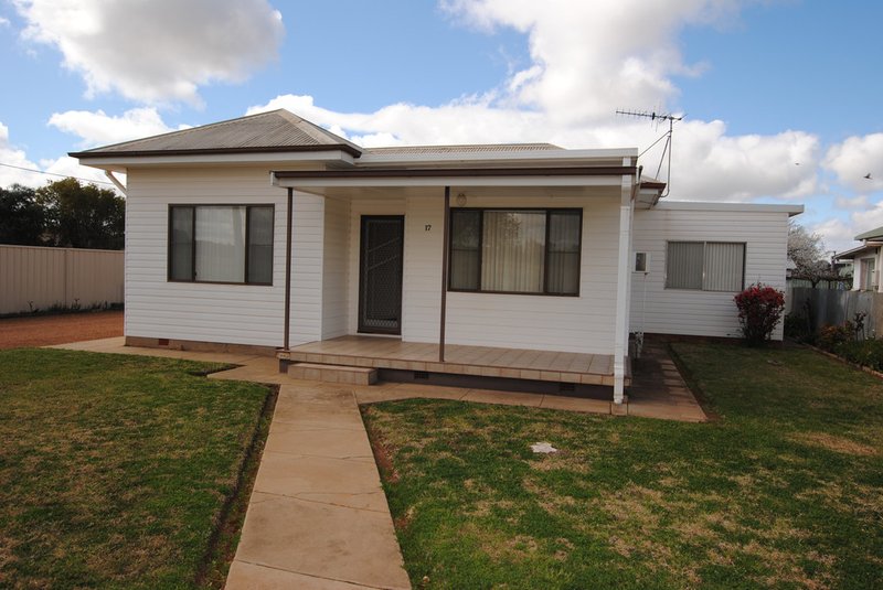 17 Hebden Street, Yoogali NSW 2680