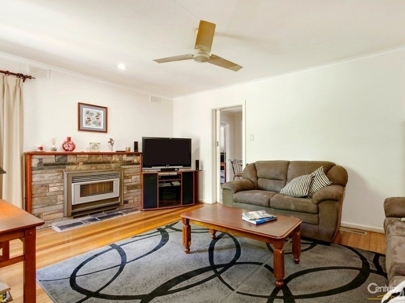 Photo - 17 Helen Avenue, Croydon VIC 3136 - Image 3