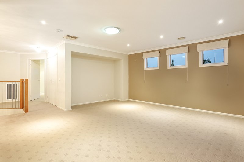 Photo - 17 Hemsley Promenade, Point Cook VIC 3030 - Image 15