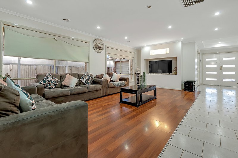 Photo - 17 Hemsworth Court, Roxburgh Park VIC 3064 - Image 2