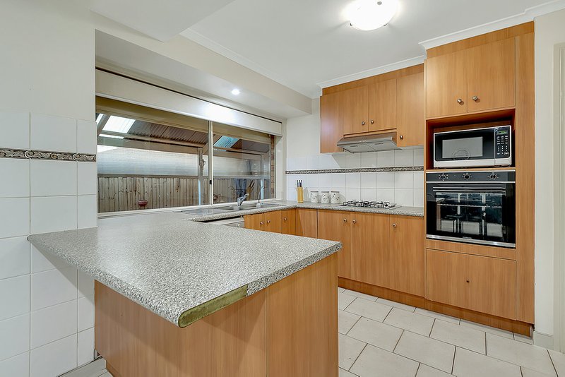 Photo - 17 Hemsworth Court, Roxburgh Park VIC 3064 - Image 8