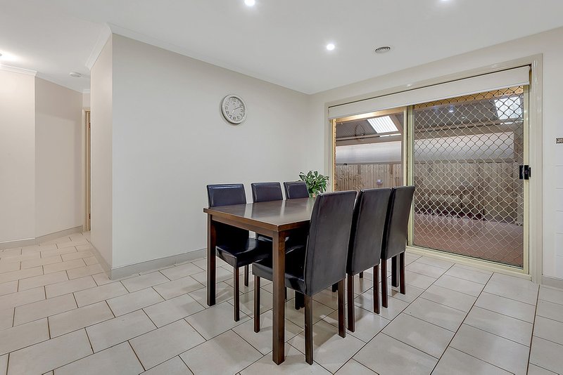 Photo - 17 Hemsworth Court, Roxburgh Park VIC 3064 - Image 10