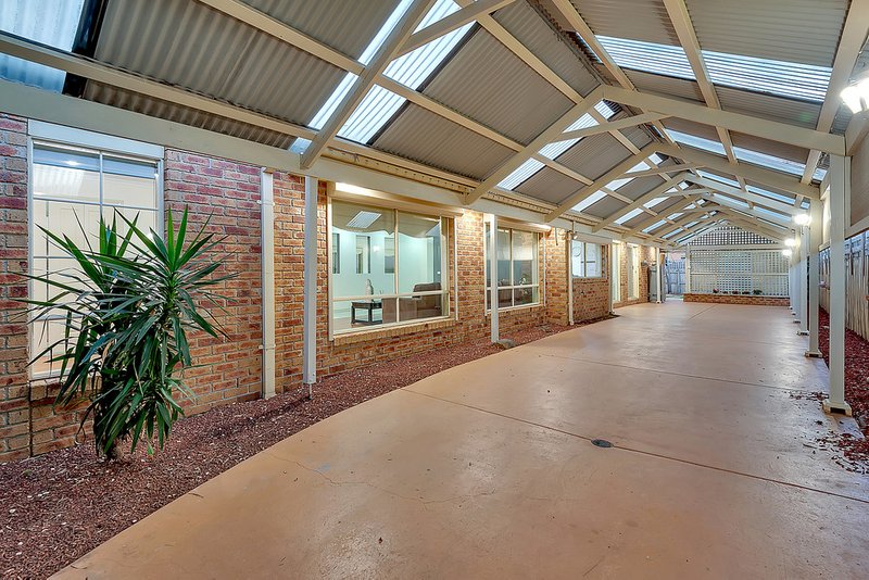 Photo - 17 Hemsworth Court, Roxburgh Park VIC 3064 - Image 15