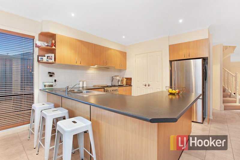 Photo - 17 Henry Lawson Drive, Lynbrook VIC 3975 - Image 3