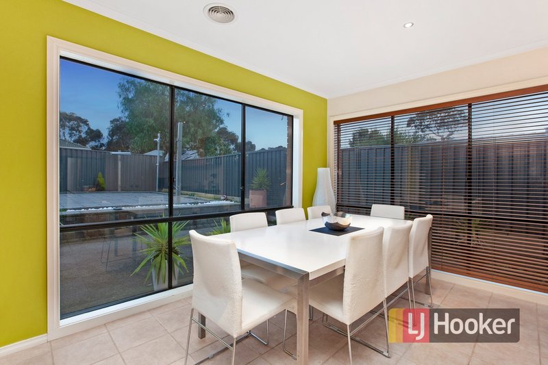 Photo - 17 Henry Lawson Drive, Lynbrook VIC 3975 - Image 4