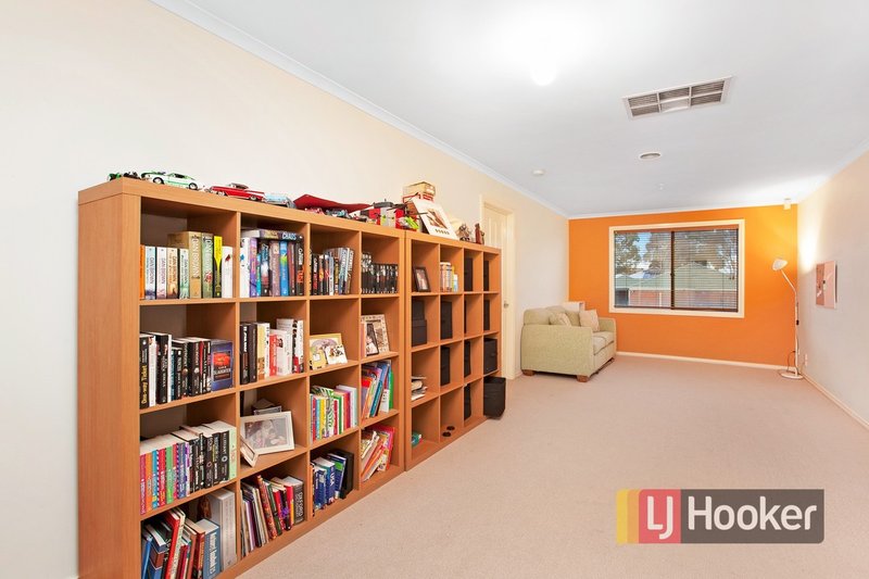 Photo - 17 Henry Lawson Drive, Lynbrook VIC 3975 - Image 8