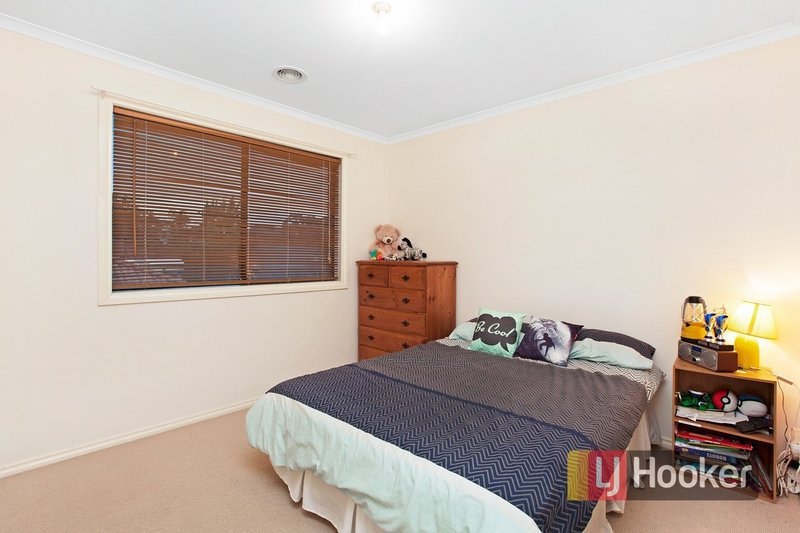 Photo - 17 Henry Lawson Drive, Lynbrook VIC 3975 - Image 12