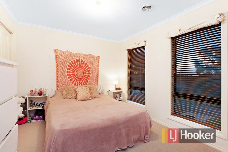 Photo - 17 Henry Lawson Drive, Lynbrook VIC 3975 - Image 14