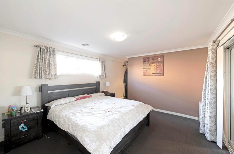 Photo - 17 Hesba Brinsmead Street, Franklin ACT 2913 - Image 7