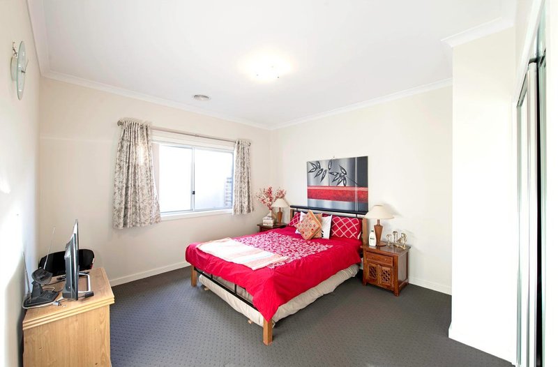 Photo - 17 Hesba Brinsmead Street, Franklin ACT 2913 - Image 8