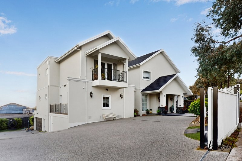 Photo - 17 Highpoint Drive, South Morang VIC 3752 - Image 1