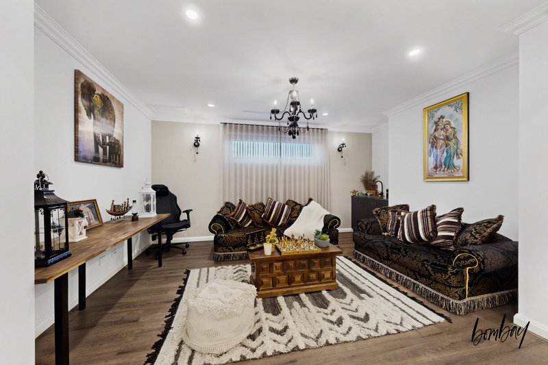 Photo - 17 Highpoint Drive, South Morang VIC 3752 - Image 9