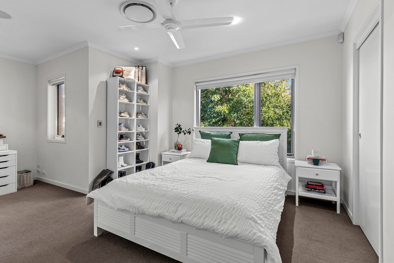 Photo - 17 Hillside Circuit, Chermside West QLD 4032 - Image 15