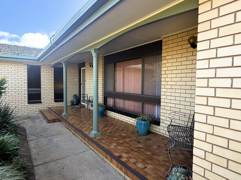 Photo - 17 Hoad Street, Griffith NSW 2680 - Image 2