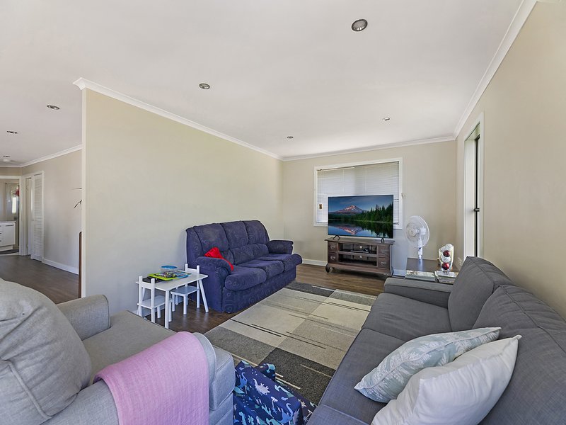 Photo - 17 Holly Green Crescent, Palmwoods QLD 4555 - Image 4