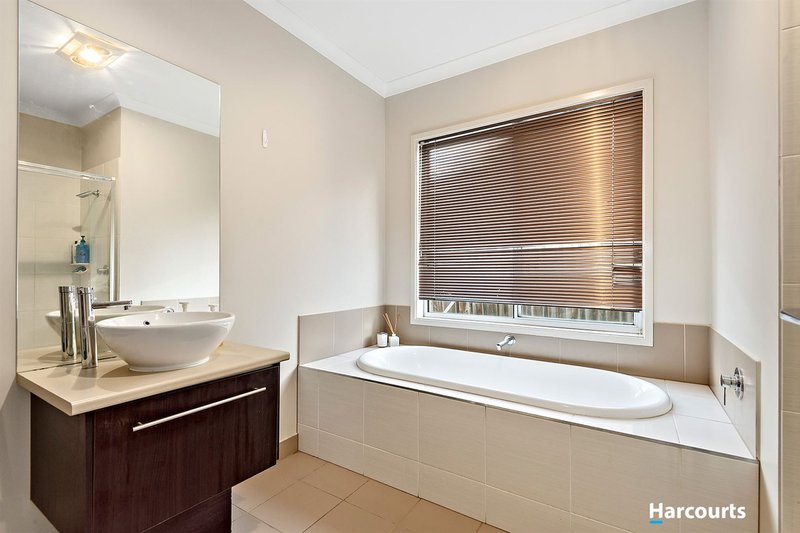 Photo - 17 Honeybark Crescent, Lyndhurst VIC 3975 - Image 7