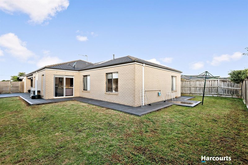 Photo - 17 Honeybark Crescent, Lyndhurst VIC 3975 - Image 8