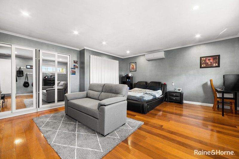 17 Honeysuckle Avenue, Hillside VIC 3037