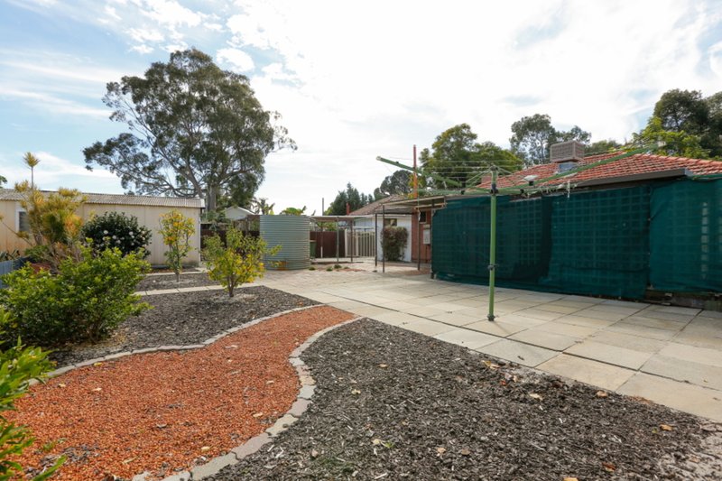 Photo - 17 Hoskin Street, Cloverdale WA 6105 - Image 14