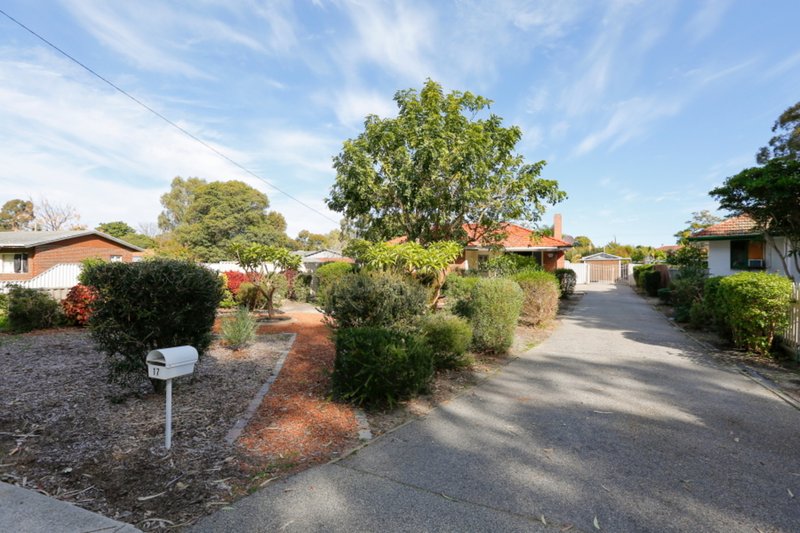 Photo - 17 Hoskin Street, Cloverdale WA 6105 - Image 16