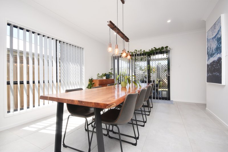 Photo - 17 Hyperion Street, Burpengary QLD 4505 - Image 5