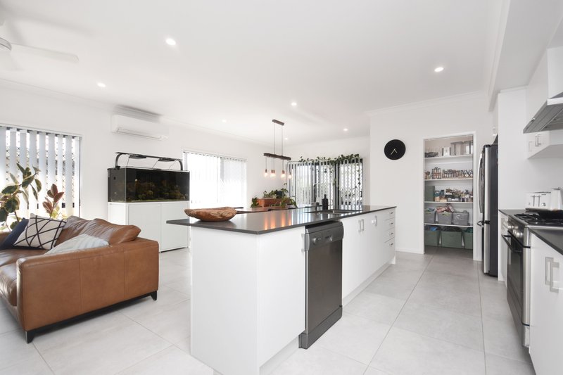 Photo - 17 Hyperion Street, Burpengary QLD 4505 - Image 8