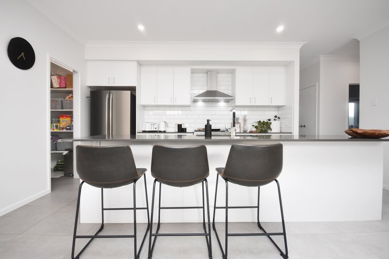 Photo - 17 Hyperion Street, Burpengary QLD 4505 - Image 9