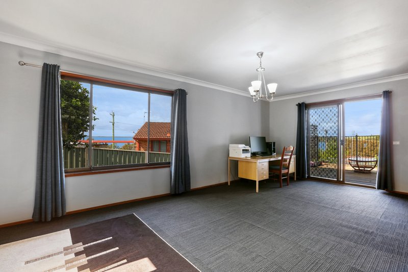 Photo - 17 Inglebar Crescent, Koonawarra NSW 2530 - Image 6