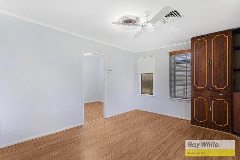 Photo - 17 Insignia Street, Sadleir NSW 2168 - Image 3