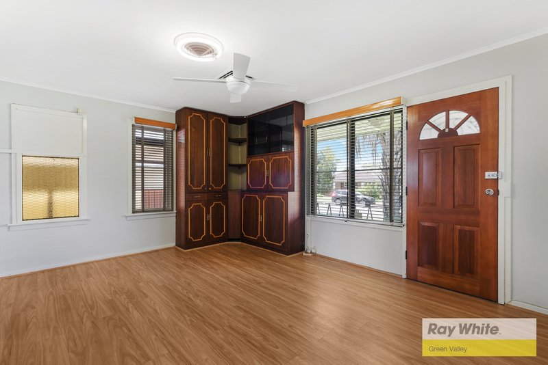 Photo - 17 Insignia Street, Sadleir NSW 2168 - Image 4